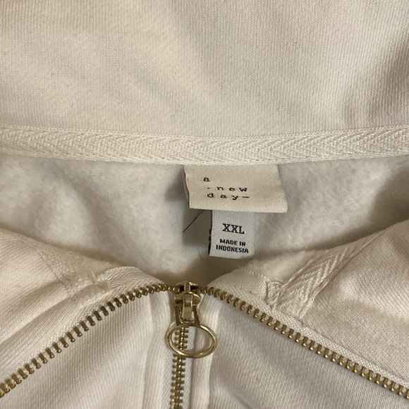 Ivory target sweater! - Picture 2 of 2